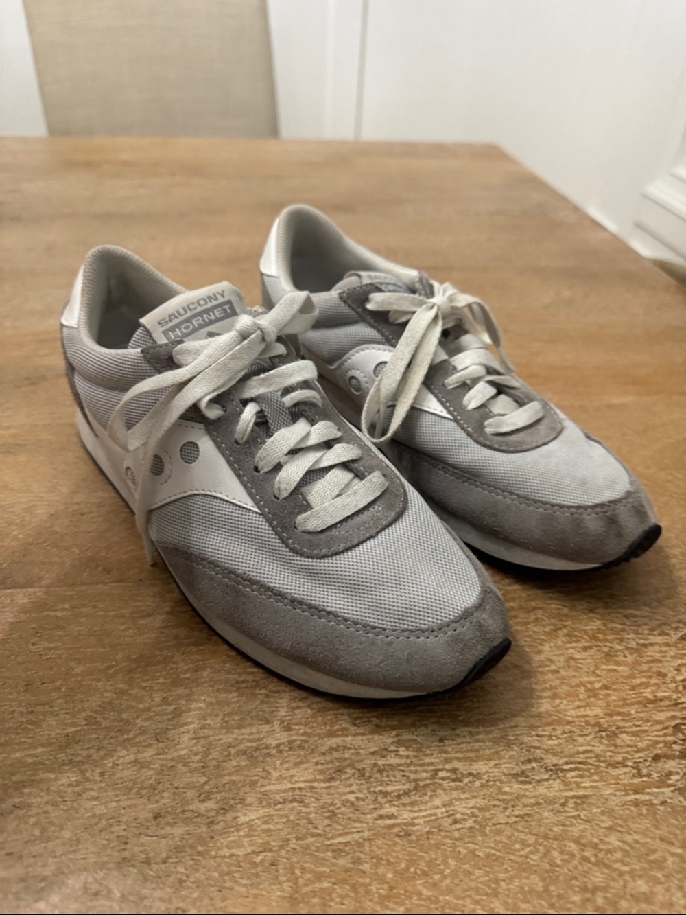 Saucony womens Hornet Retro Runner in Light Gray and White